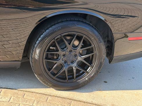 Used 2019 Dodge Challenger SXT image 12