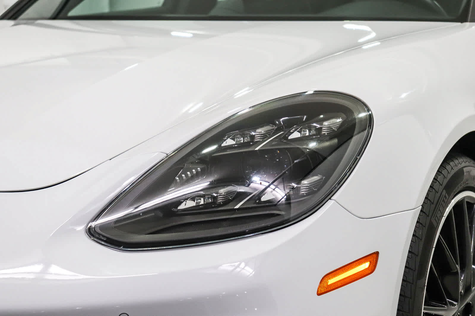 Used 2022 Porsche Panamera RWD image 7