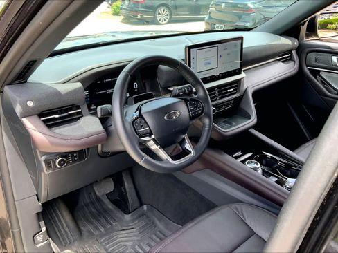 Used 2025 Ford Explorer Platinum w/ Ultimate Package AWD/4WD image 16