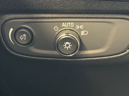 Used 2018 Chevrolet Equinox LT image 38