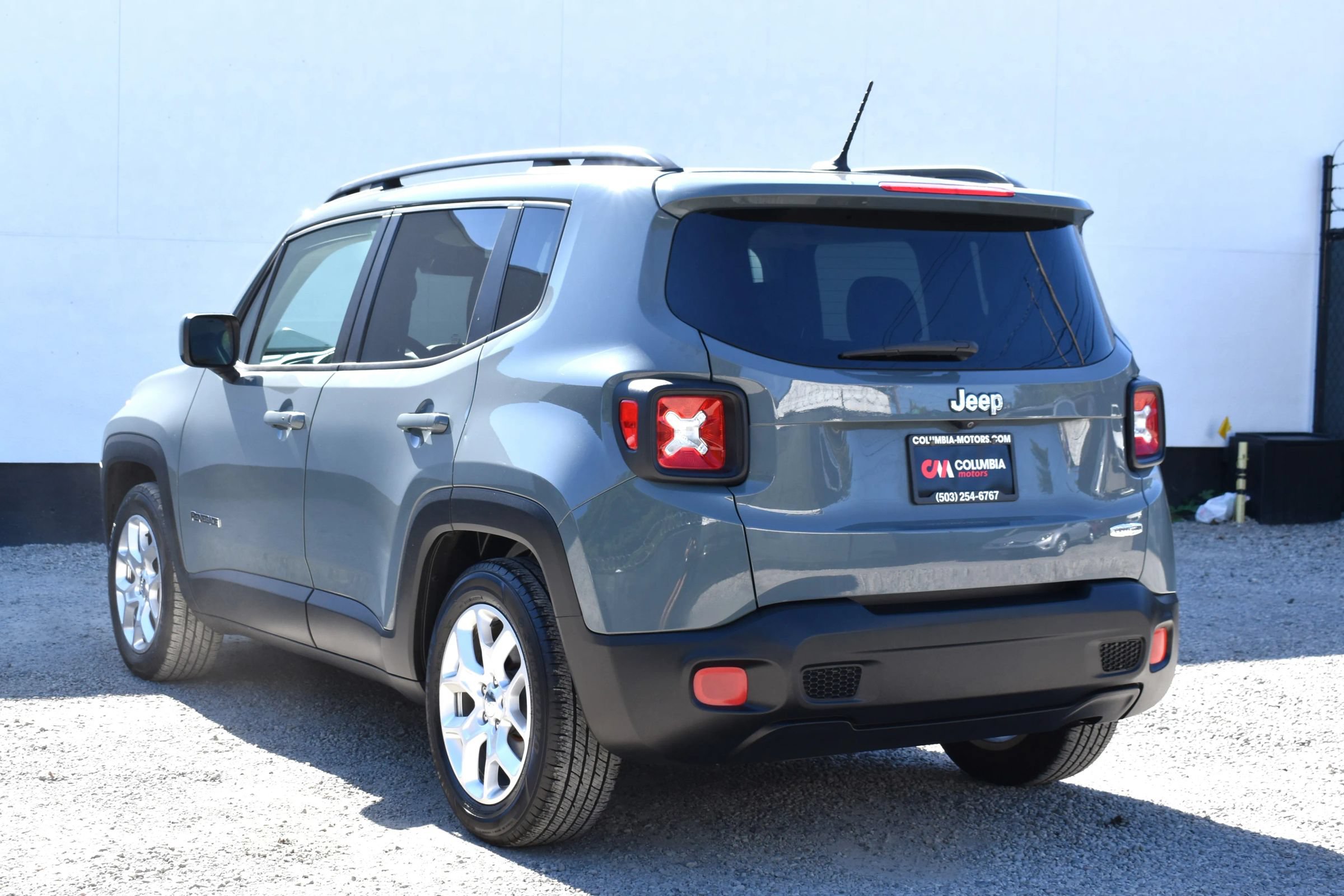 Used 2017 Jeep Renegade Latitude FWD image 5