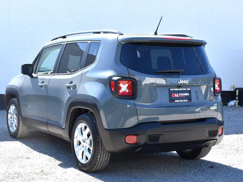 Used 2017 Jeep Renegade Latitude FWD image 5