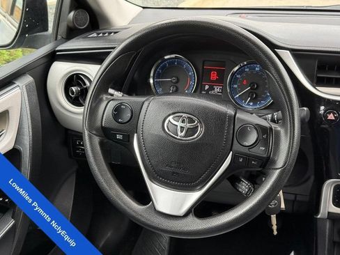 Used 2018 Toyota Corolla LE FWD image 14