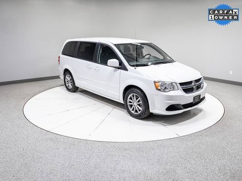 Used 2016 Dodge Grand Caravan SE image 25