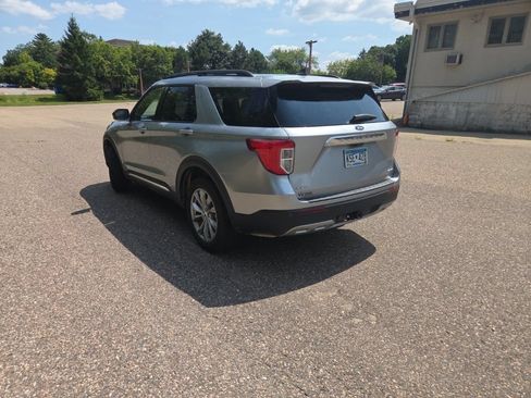 Used 2023 Ford Explorer XLT w/ Equipment Group 202A AWD/4WD image 11