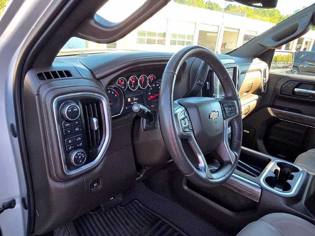 Used 2022 Chevrolet Silverado 1500 LTZ w/ LTZ Premium Package AWD/4WD image 15