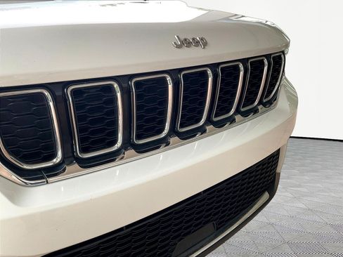 Used 2023 Jeep Grand Cherokee Limited AWD/4WD image 30