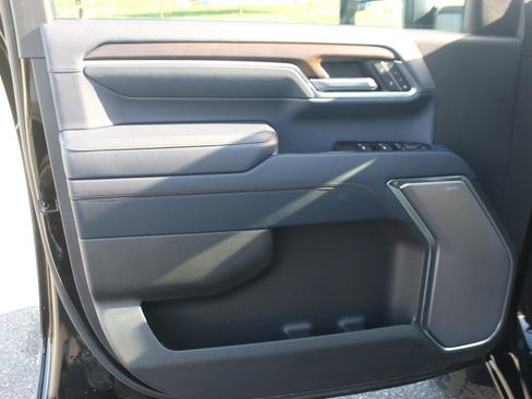 Used 2025 Chevrolet Silverado 2500 High Country w/ Technology Package AWD/4WD image 13
