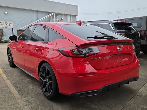Used 2023 Honda Civic Sport image 3