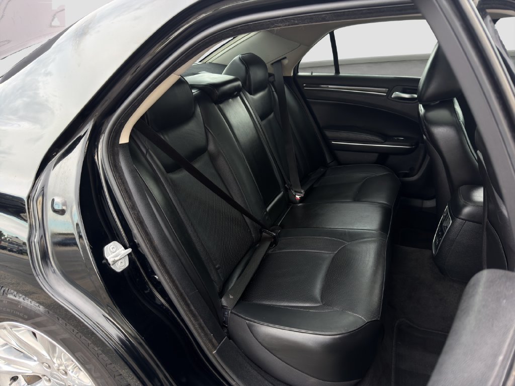 Used 2016 Chrysler 300 C RWD image 19