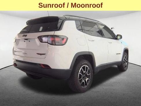 Used 2025 Jeep Compass Trailhawk w/ Trailhawk Elite Group AWD/4WD image 5