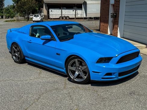 Used 2013 Ford Mustang GT RWD image 25