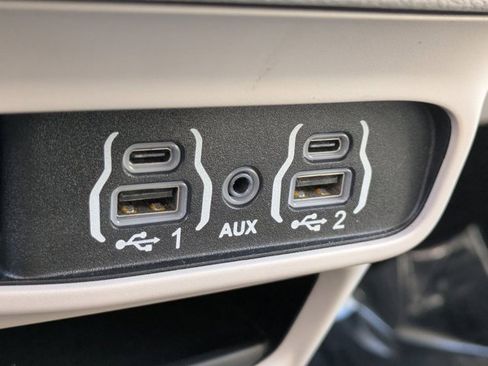 Used 2023 Chrysler Voyager LX image 19