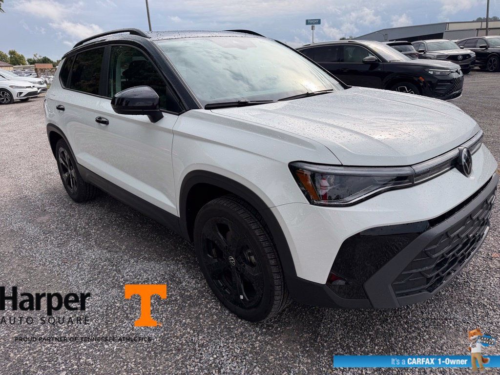 Used 2025 Volkswagen Taos SE AWD/4WD image 7
