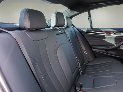 Used 2023 BMW 530i w/ Executive Package image 28