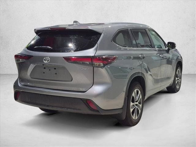 Used 2026 Toyota Highlander XLE AWD/4WD image 4
