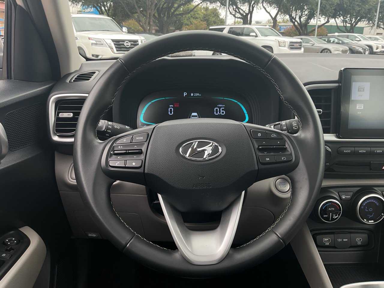 Used 2025 Hyundai Venue SEL FWD image 31