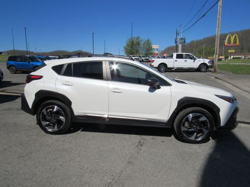 Used 2024 Subaru Crosstrek 2.5i Limited w/ Crosstrek Mirror Package image 5