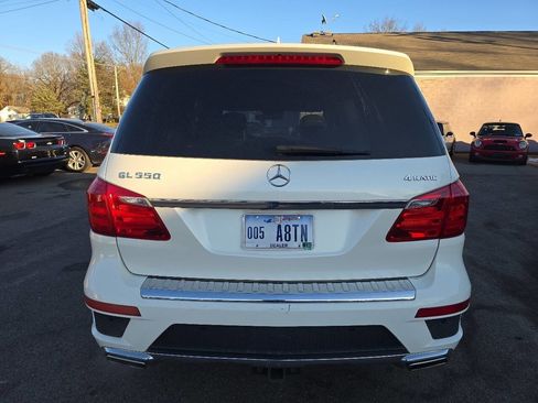 Used 2014 Mercedes-Benz GL 550 4MATIC image 7