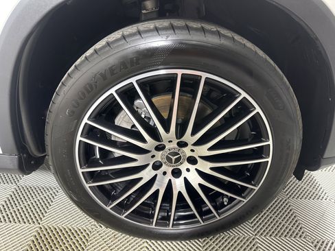 Used 2025 Mercedes-Benz GLC 300 4MATIC image 26