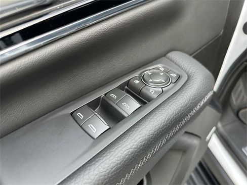 Used 2025 GMC Yukon XL Denali image 15