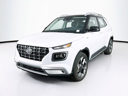 Used 2025 Hyundai Venue Limited image 3