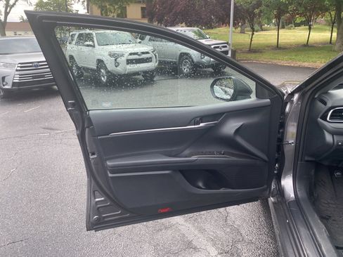 Used 2023 Toyota Camry SE image 19