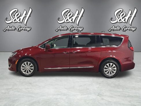 Used 2017 Chrysler Pacifica Touring-L FWD image 17