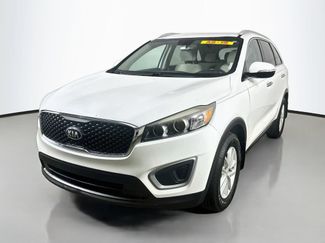 Used 2018 Kia Sorento FWD video 3