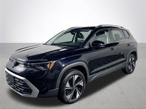 New 2025 Volkswagen Taos SE image 2