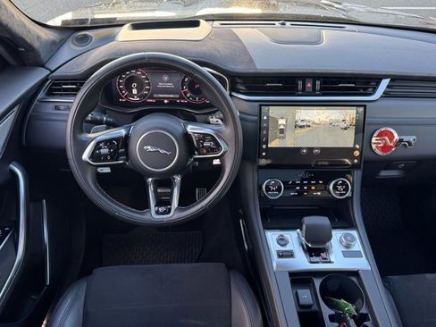 Used 2022 Jaguar F-PACE SVR image 12