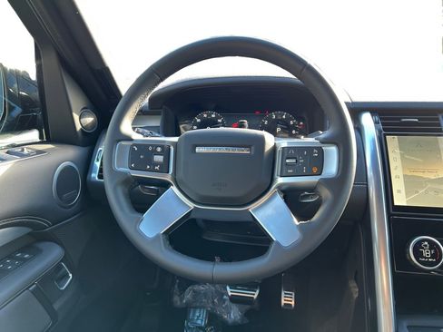 New 2025 Land Rover Discovery Dynamic SE image 25