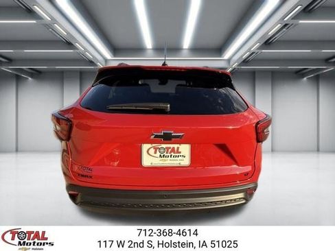 New 2026 Chevrolet Trax LT w/ Sunroof Package FWD image 7