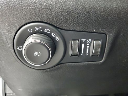 Used 2022 Jeep Compass Latitude w/ Sun and Sound Group image 12