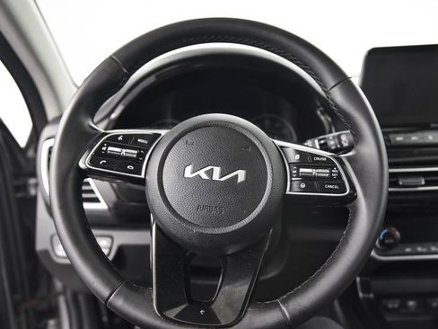 Used 2023 Kia Seltos EX image 12