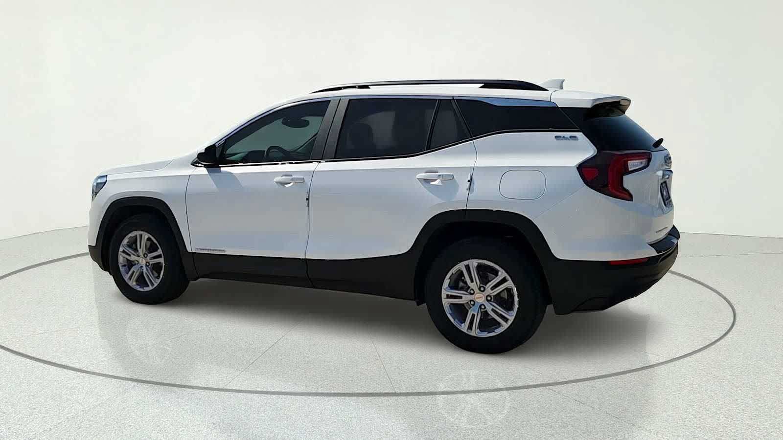 Used 2022 GMC Terrain SLE w/ Driver Convenience Package AWD/4WD image 5