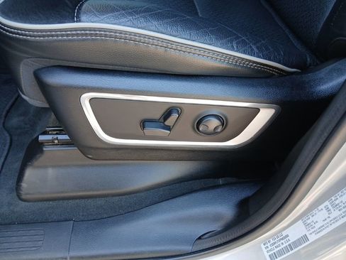 Used 2023 RAM 1500 Laramie AWD/4WD image 36