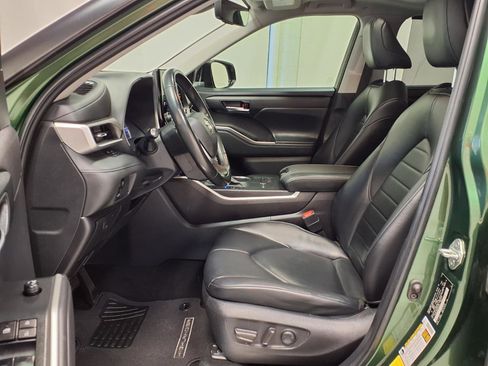 Used 2023 Toyota Highlander XLE image 25