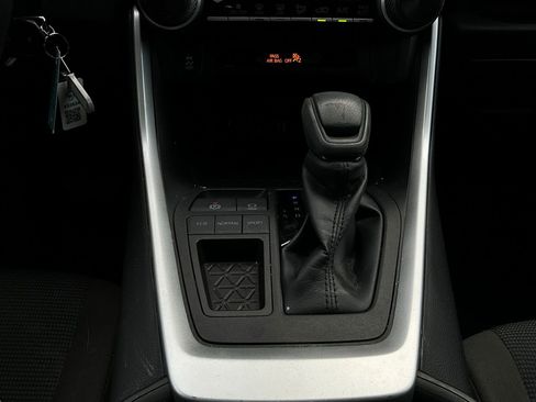 Used 2023 Toyota RAV4 LE image 21