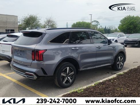 Certified 2022 Kia Sorento S FWD image 9
