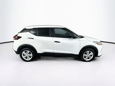 Used 2025 Nissan Kicks Play S FWD image 10