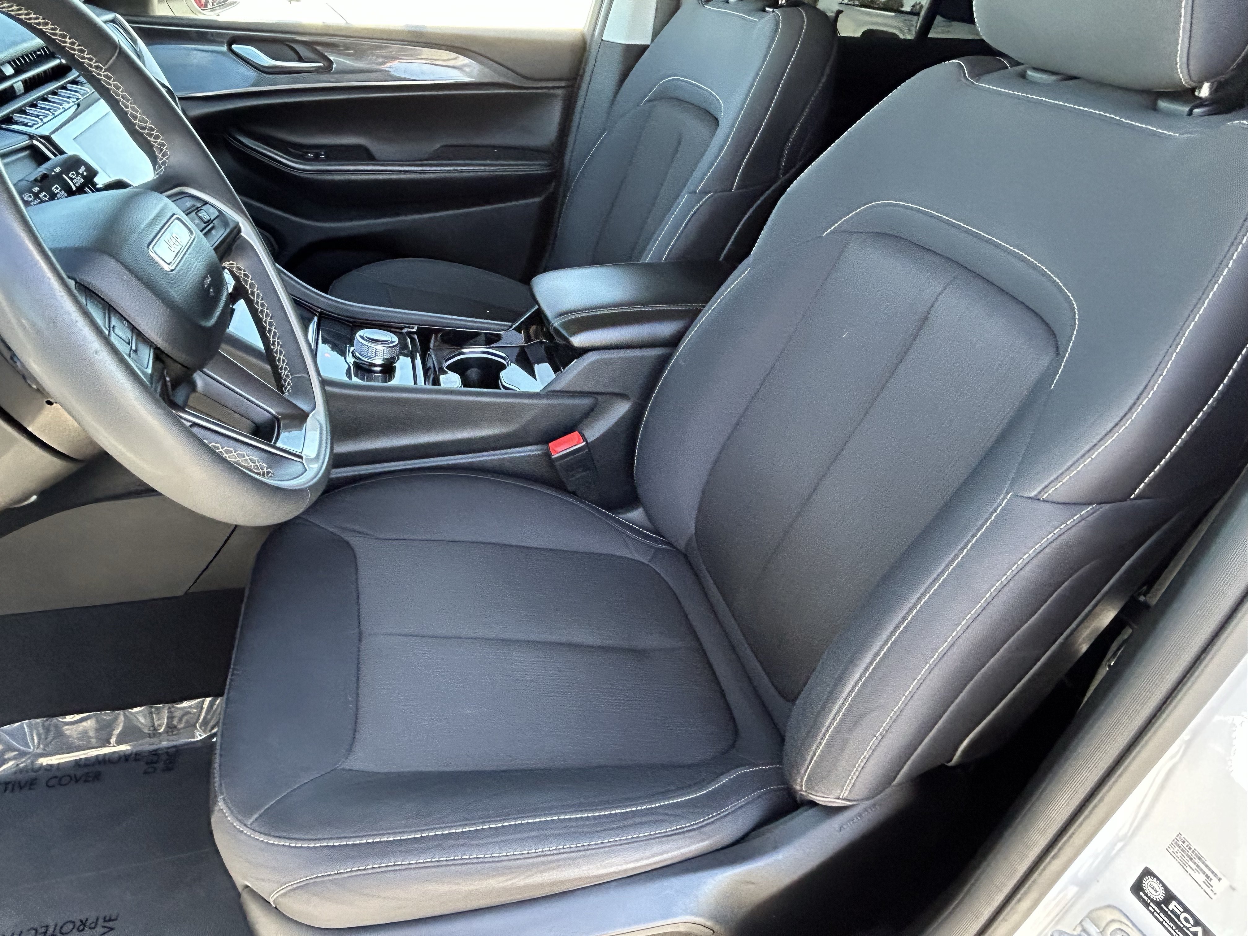 Used 2023 Jeep Grand Cherokee Laredo RWD image 16