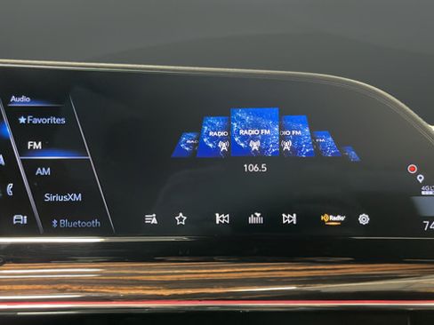 Used 2024 Cadillac Escalade ESV Luxury AWD/4WD image 32