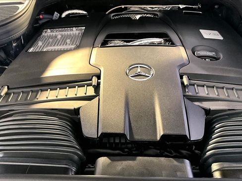 New 2026 Mercedes-Benz GLS 580 4MATIC image 14