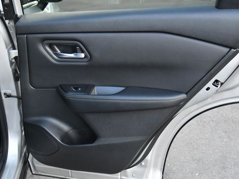 Used 2024 Nissan Rogue SV image 41