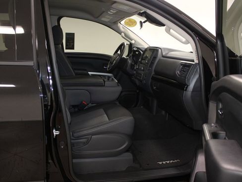 Used 2024 Nissan Titan SV image 26