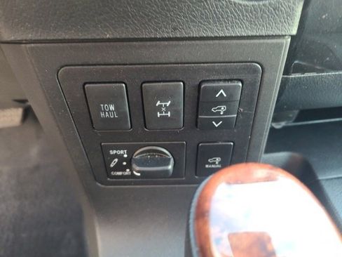 Used 2019 Toyota Sequoia Platinum image 29