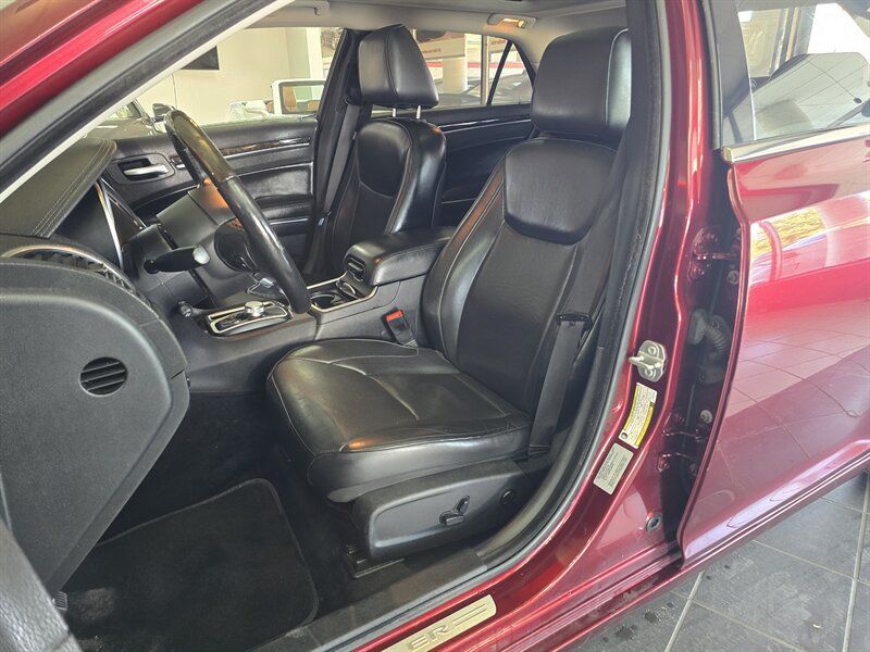 Used 2017 Chrysler 300 C w/ Harman/Kardon Audio Group RWD image 9