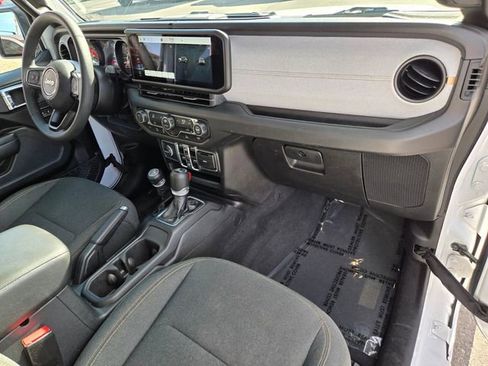 Used 2025 Jeep Wrangler Unlimited Sport AWD/4WD image 21