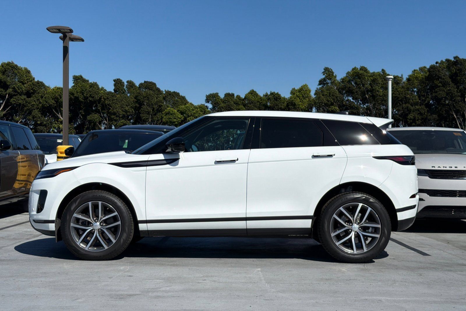Used 2026 Land Rover Range Rover Evoque S AWD/4WD image 2